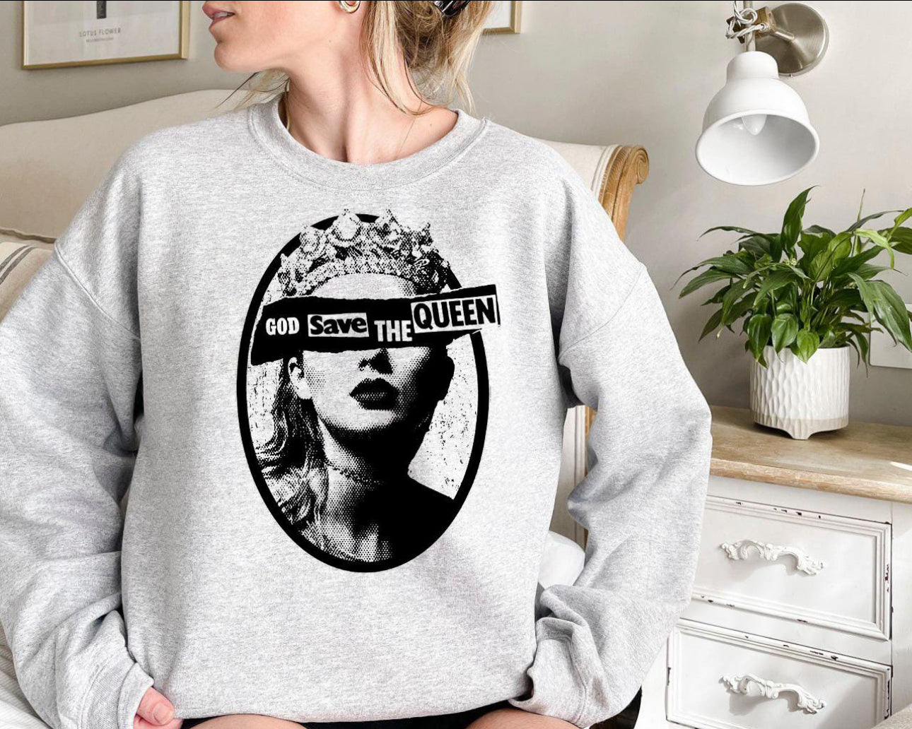 Save the Queen Crewneck