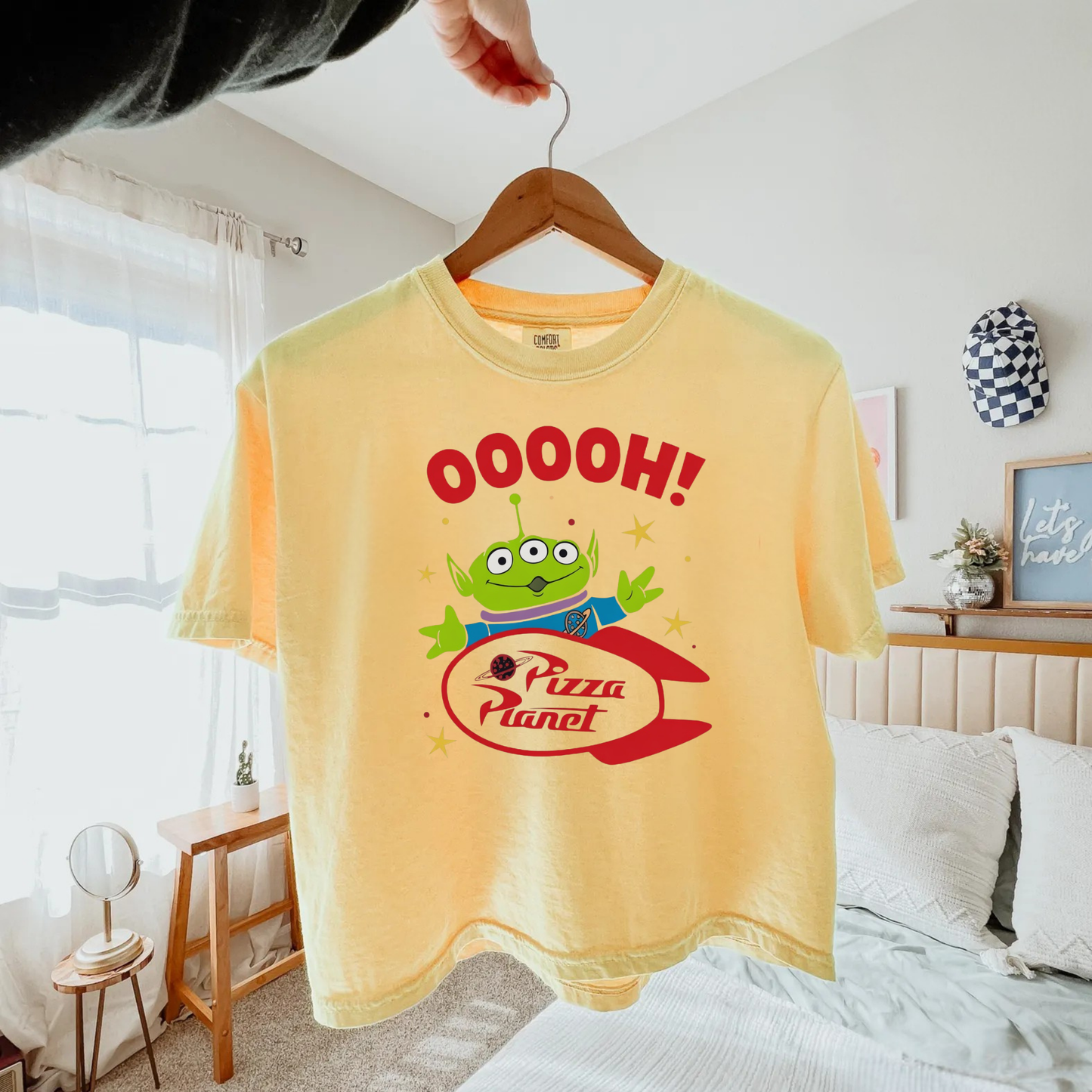 ALIENS PIZZA PLANET CROP TOP - COMFORT COLORS BOXY CROP TOP