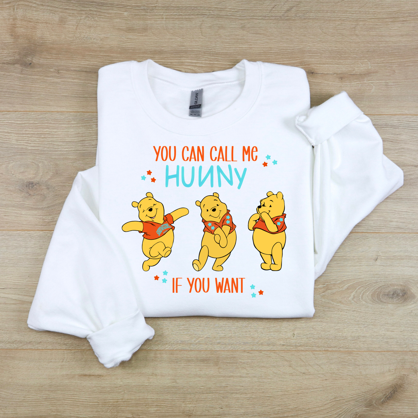 Honey bear graphic crewneck sweatshirt for women cozy park day outfit